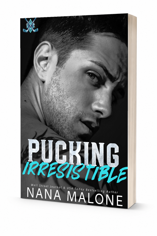 Pucking Irresistible (Italian Paperback) (Players Legacy Book 1)